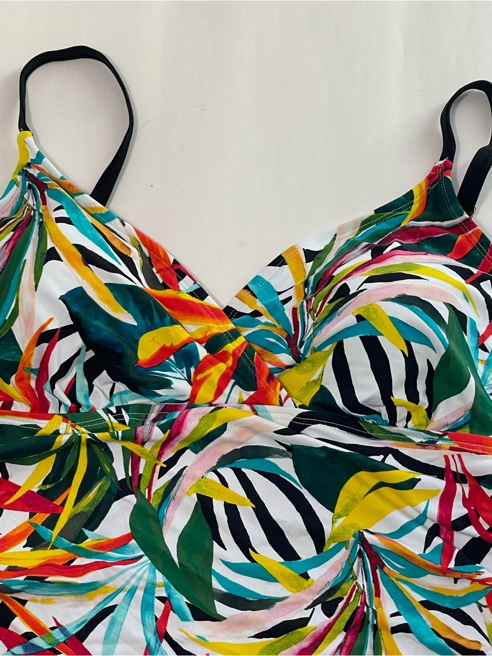 Kohl's APT.9 Multicolor Printed Tankini Top With black straps adjustable NWT